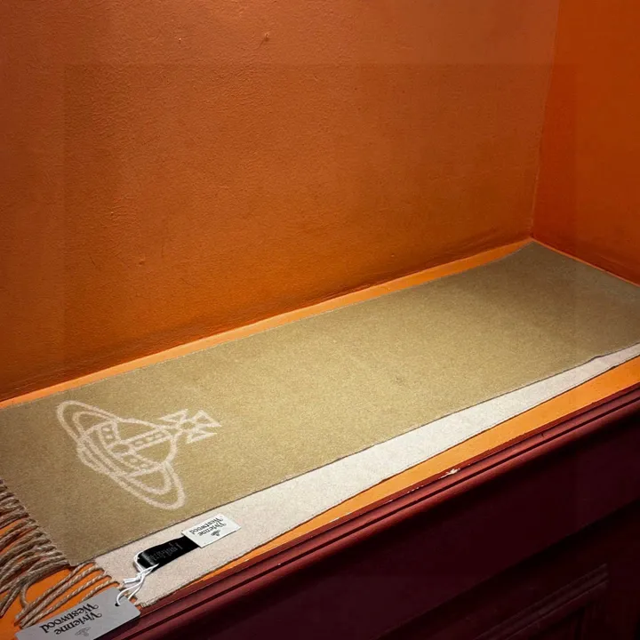 スーパーコピー ヴィヴィアン・ウエストウッド マフラー