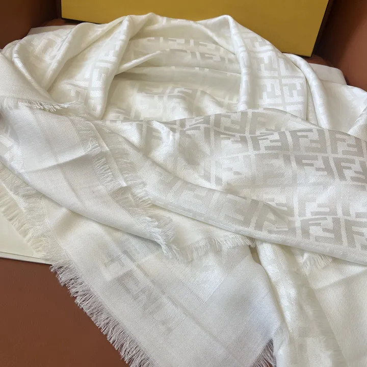 スーパーコピー フェンディ マフラー