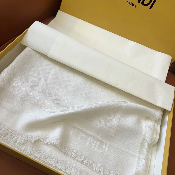 スーパーコピー フェンディ マフラー