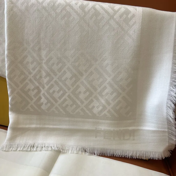 スーパーコピー フェンディ マフラー