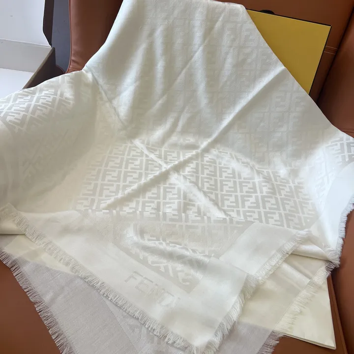 スーパーコピー フェンディ マフラー