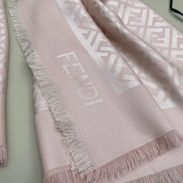 スーパーコピー フェンディ マフラー