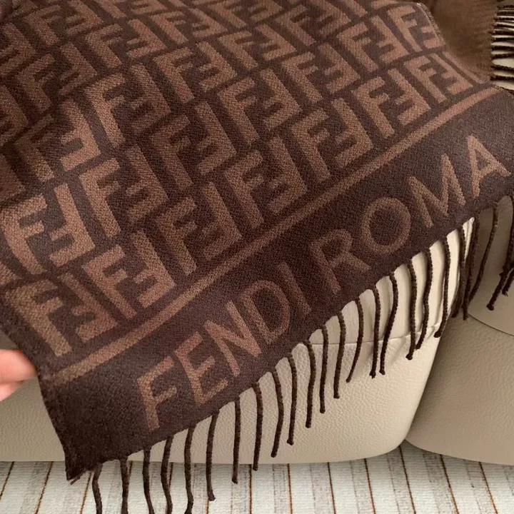 スーパーコピー フェンディ マフラー