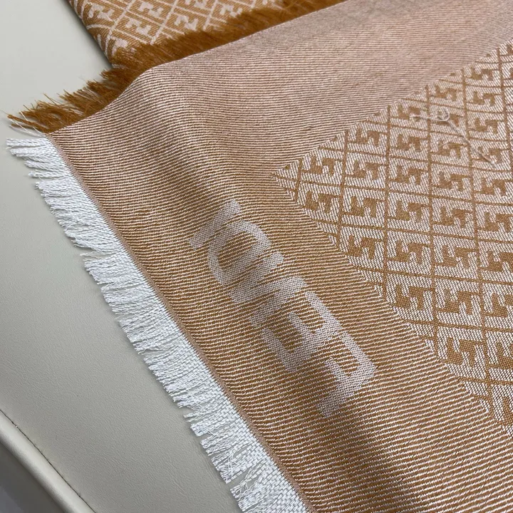 スーパーコピー フェンディ マフラー