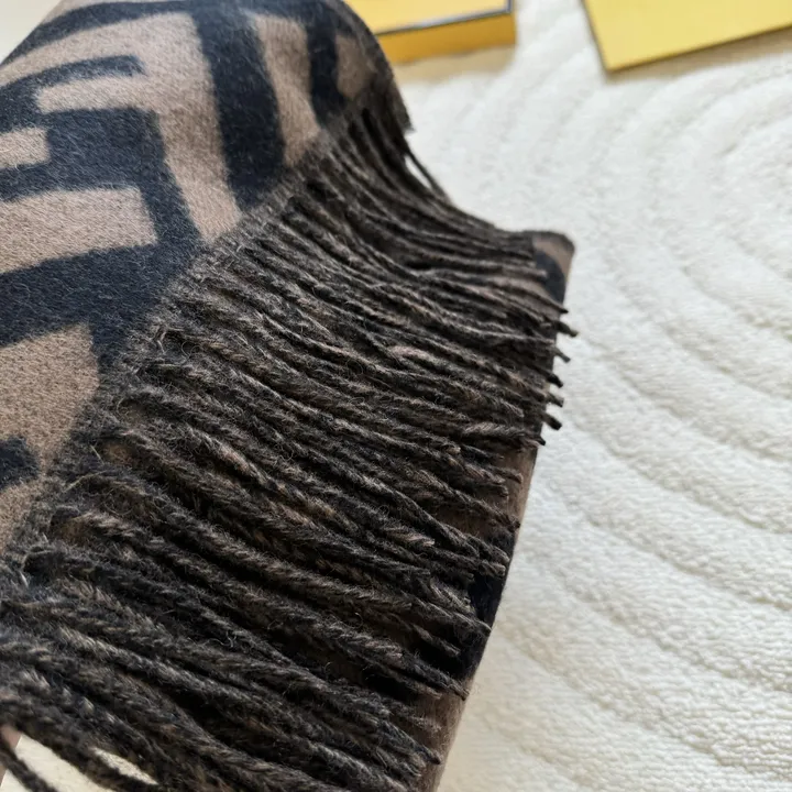 スーパーコピー フェンディ マフラー