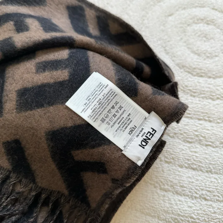 スーパーコピー フェンディ マフラー