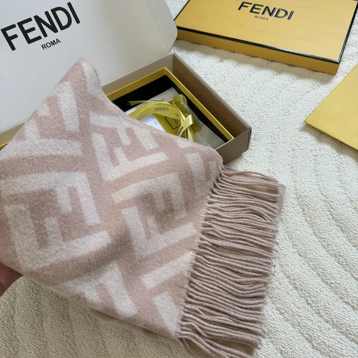 スーパーコピー フェンディ マフラー