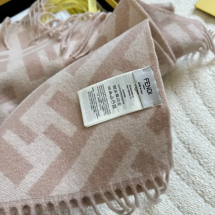 スーパーコピー フェンディ マフラー