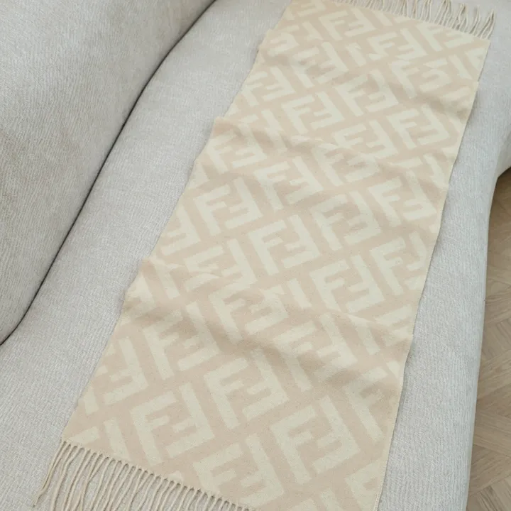 スーパーコピー フェンディ マフラー