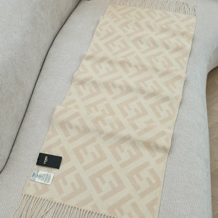 スーパーコピー フェンディ マフラー