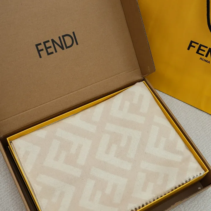 スーパーコピー フェンディ マフラー