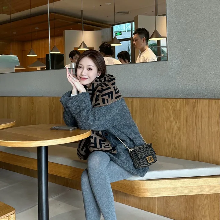 スーパーコピー フェンディ マフラー