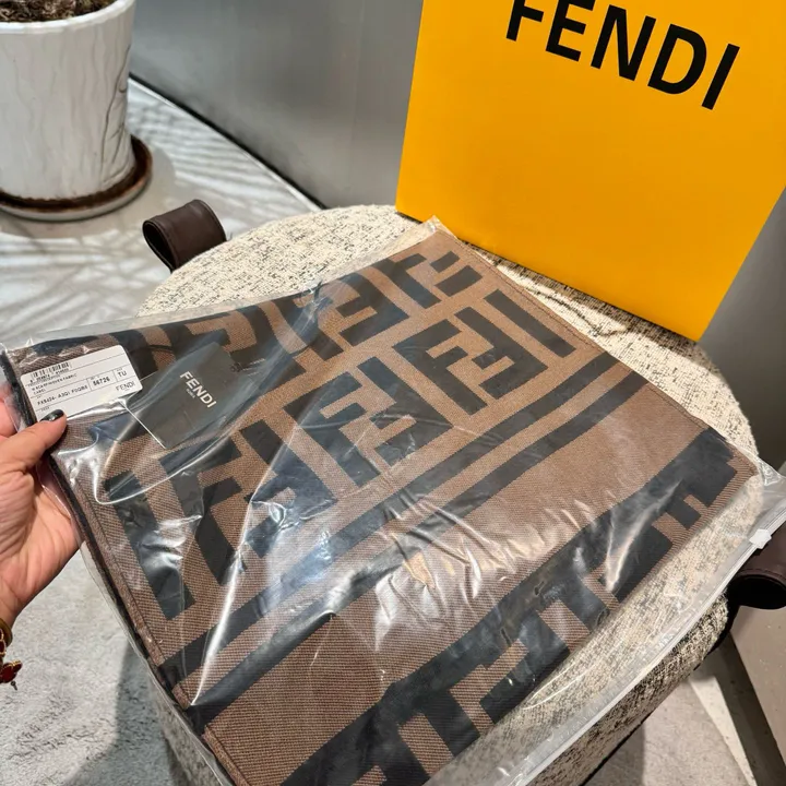 スーパーコピー フェンディ マフラー