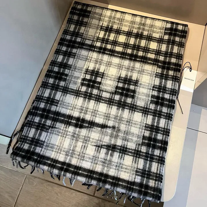 スーパーコピー バレンシアガ マフラー