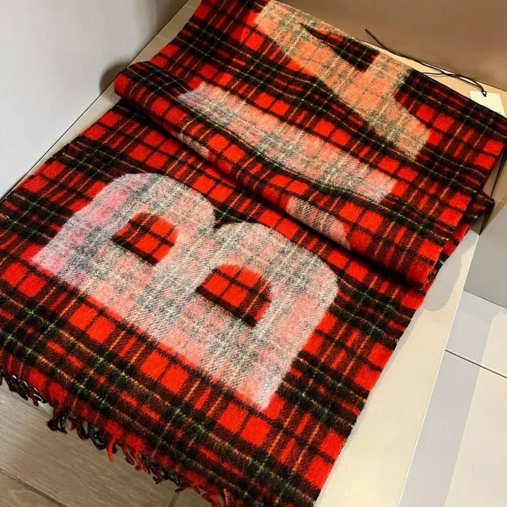 スーパーコピー バレンシアガ マフラー