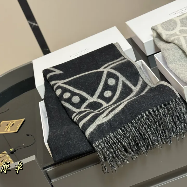 スーパーコピー ヴィヴィアン・ウエストウッド マフラー