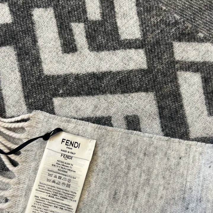 スーパーコピー フェンディ マフラー