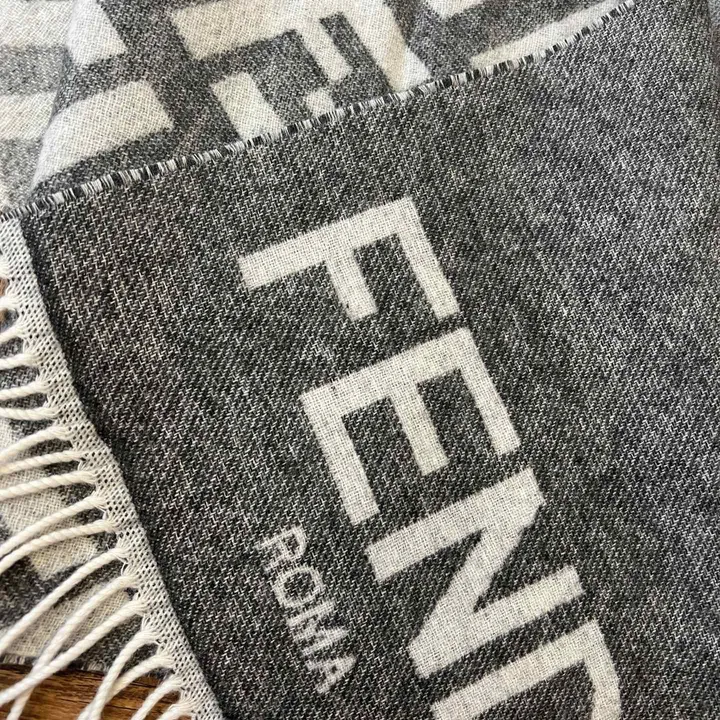 スーパーコピー フェンディ マフラー