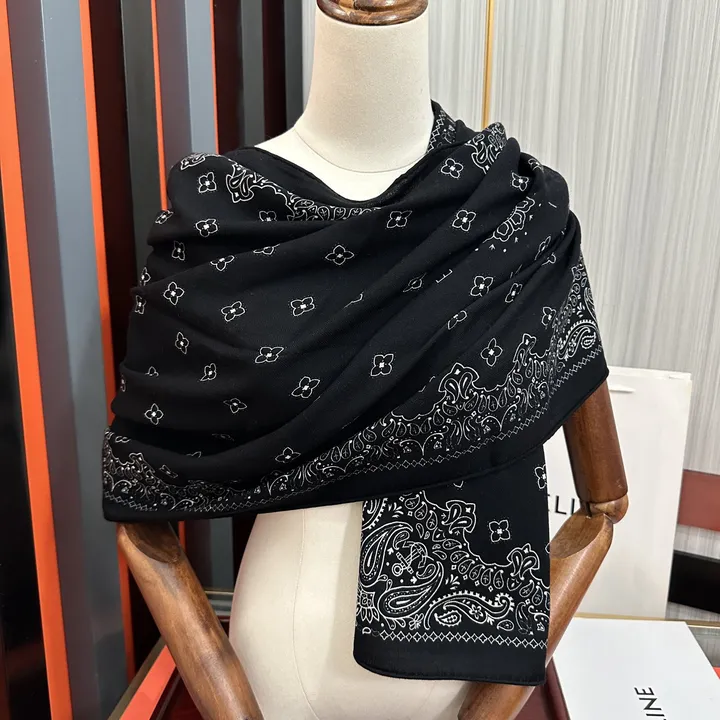 スーパーコピー セリーヌ マフラー