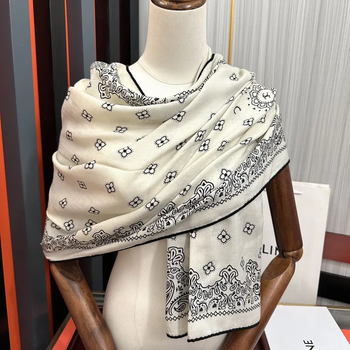 スーパーコピー セリーヌ マフラー