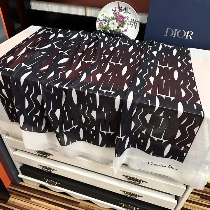 スーパーコピー ディオール マフラー