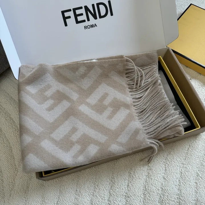 スーパーコピー フェンディ マフラー