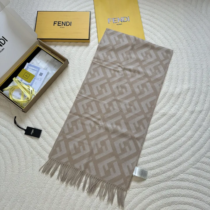 スーパーコピー フェンディ マフラー