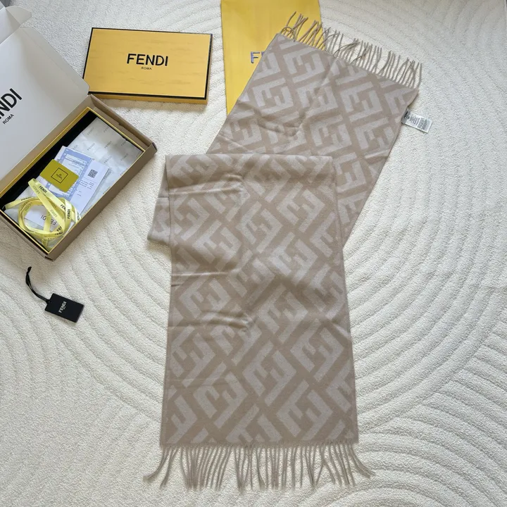 スーパーコピー フェンディ マフラー