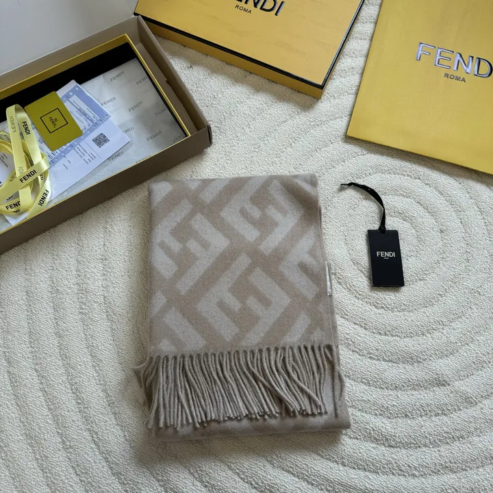 スーパーコピー フェンディ マフラー