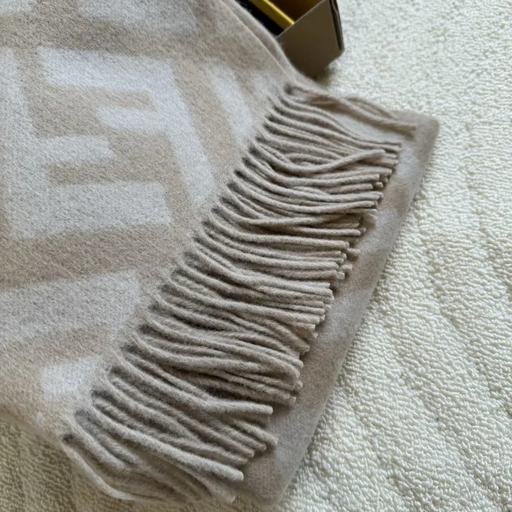 スーパーコピー フェンディ マフラー