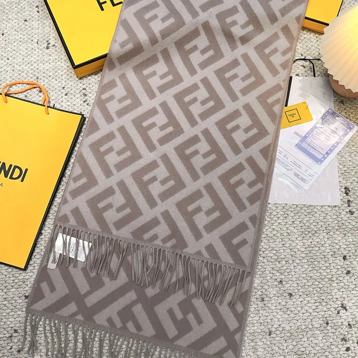 スーパーコピー フェンディ マフラー