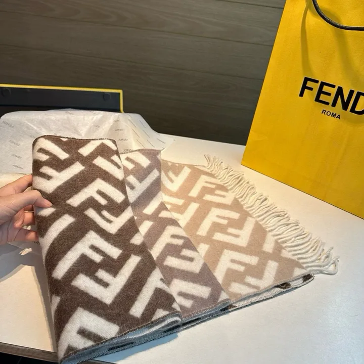 スーパーコピー フェンディ マフラー