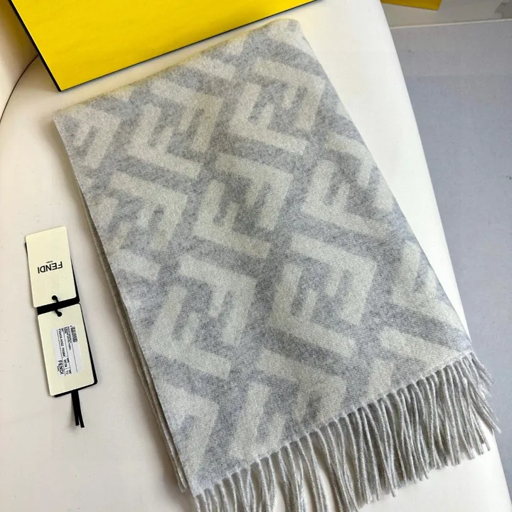 スーパーコピー フェンディ マフラー