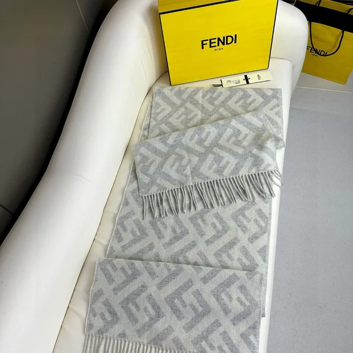 スーパーコピー フェンディ マフラー