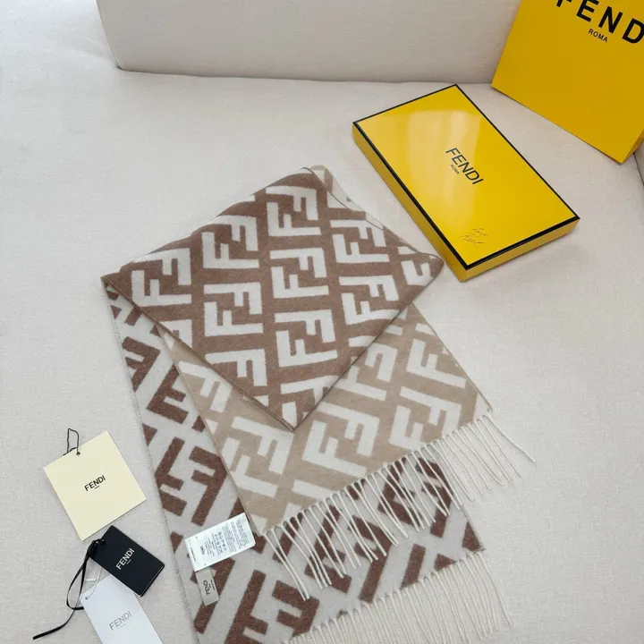 スーパーコピー フェンディ マフラー