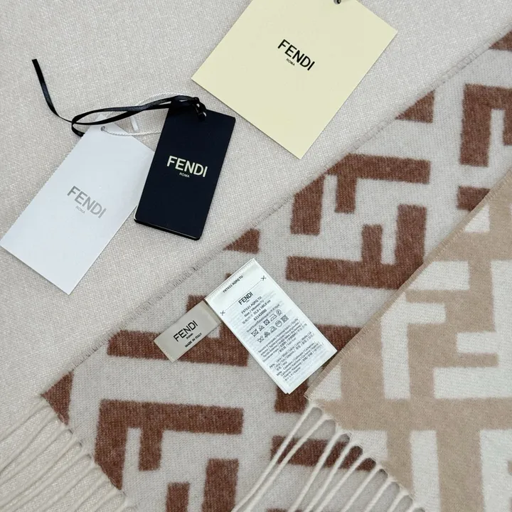 スーパーコピー フェンディ マフラー