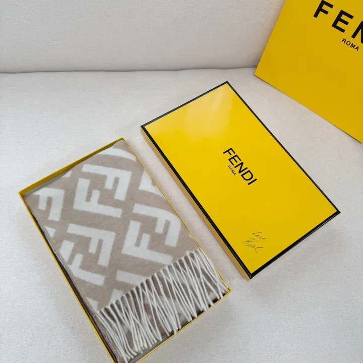 スーパーコピー フェンディ マフラー