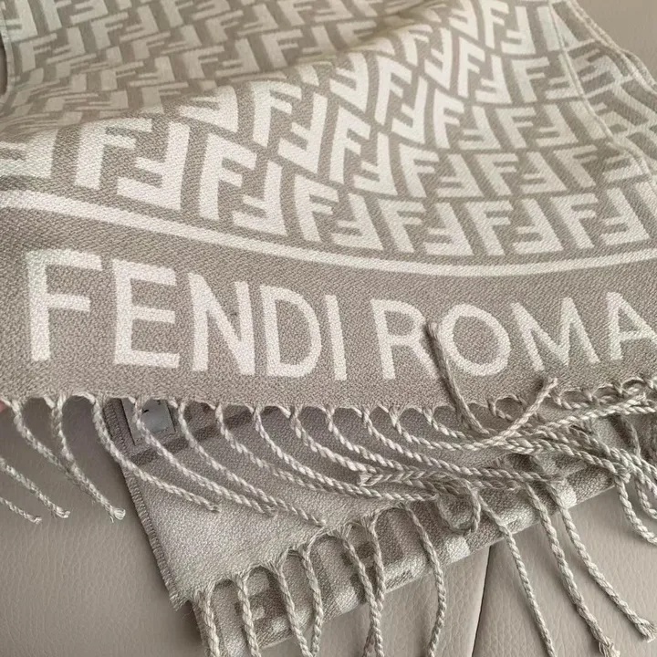 スーパーコピー フェンディ マフラー