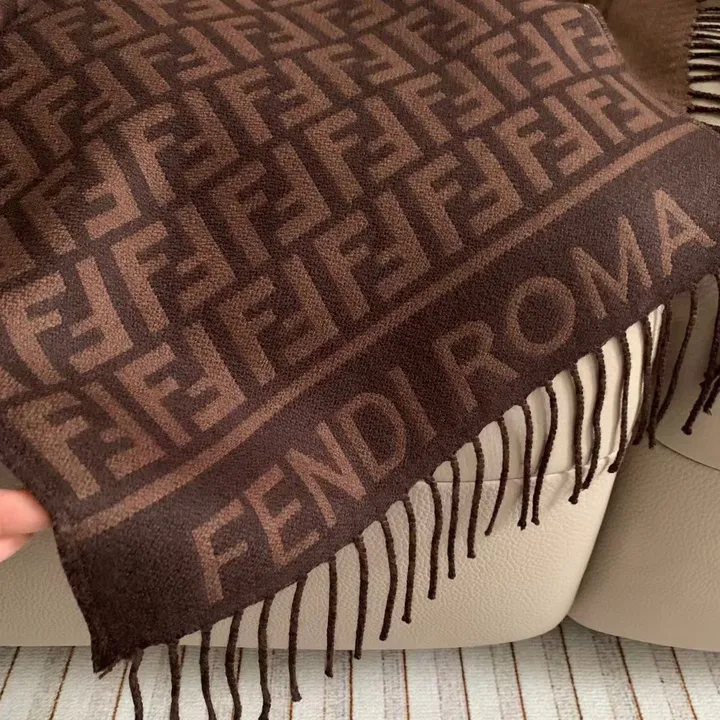 スーパーコピー フェンディ マフラー