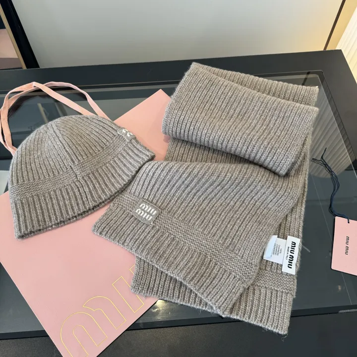 スーパーコピー ミュウミュウ マフラー