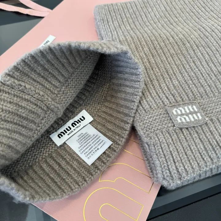 スーパーコピー ミュウミュウ マフラー