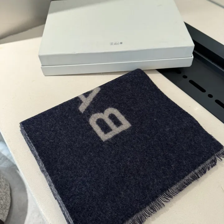 スーパーコピー バレンシアガ マフラー