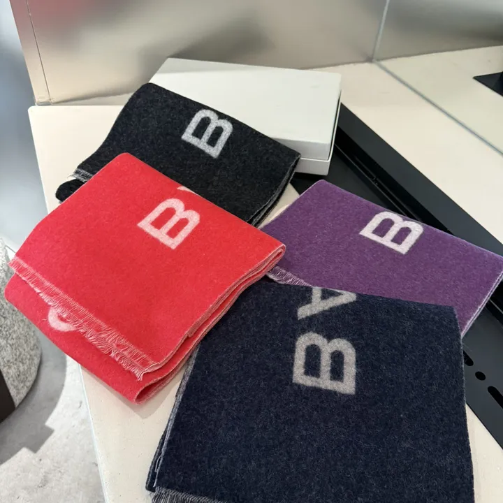 スーパーコピー バレンシアガ マフラー