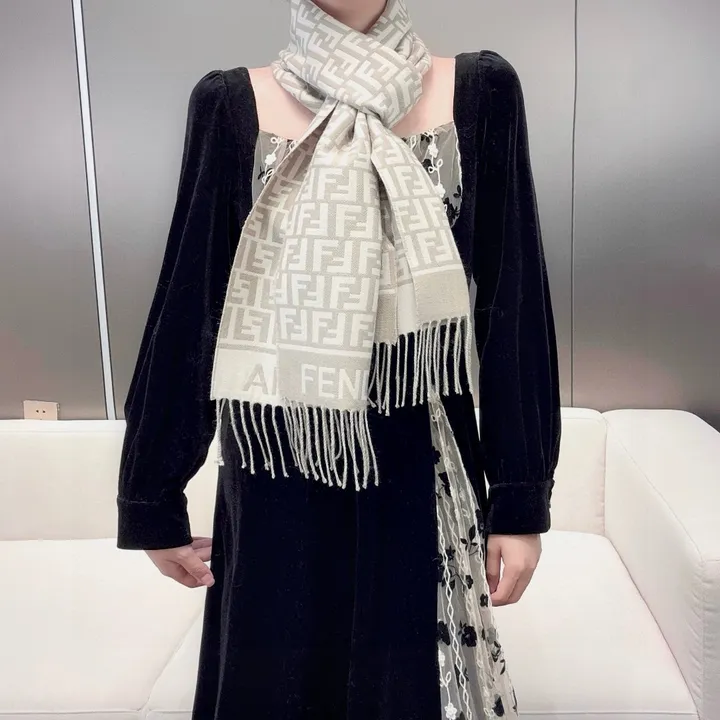 スーパーコピー フェンディ マフラー