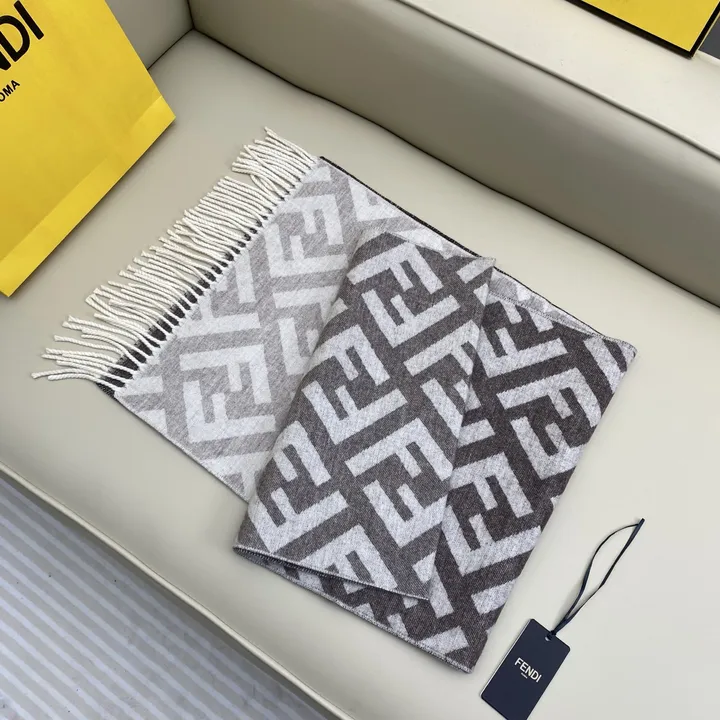 スーパーコピー フェンディ マフラー