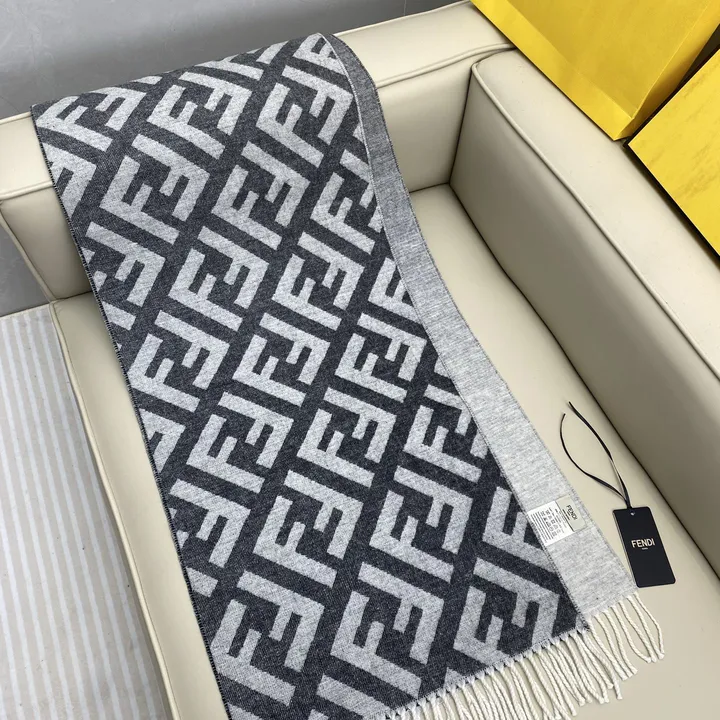 スーパーコピー フェンディ マフラー