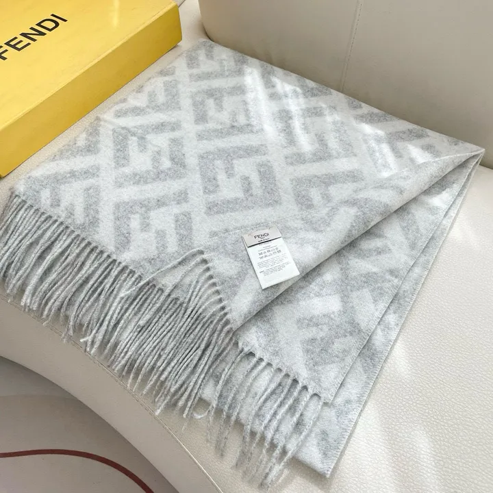 スーパーコピー フェンディ マフラー