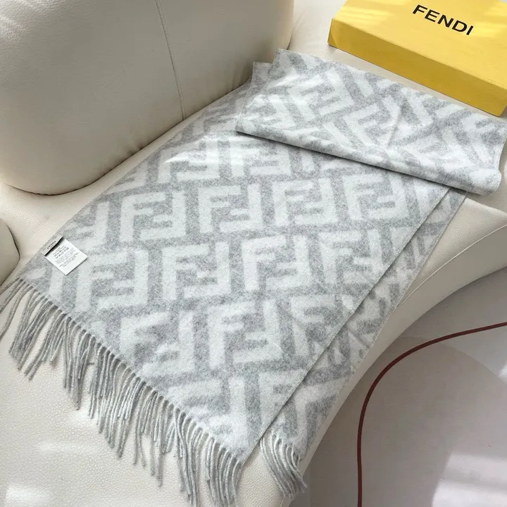 スーパーコピー フェンディ マフラー