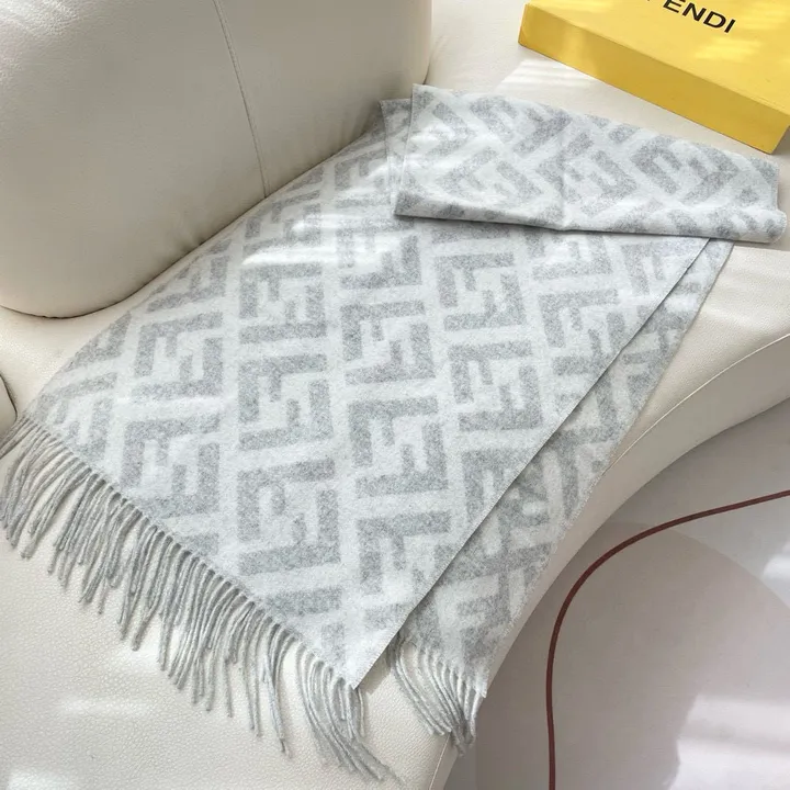 スーパーコピー フェンディ マフラー