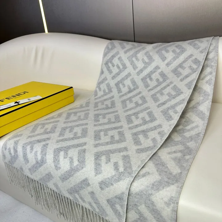 スーパーコピー フェンディ マフラー